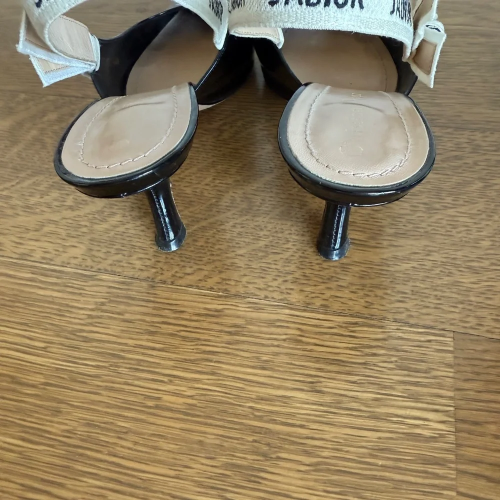 Christian Dior black patent slingback kitten heels size 40.5 - Picture 4 of 6